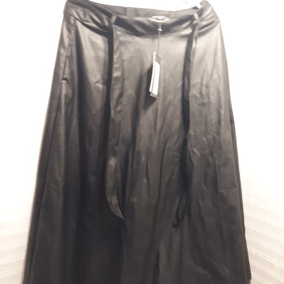 ( Listing# 112) (New) ( Who What Wear ) ( Black Skirt ) - Picture 1 of 11